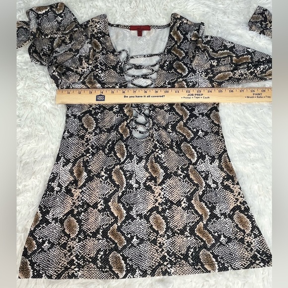 Red by BKE | Snake Print Top - Picture 6 of 7
